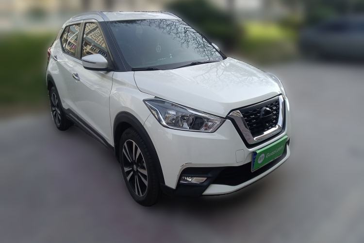 Used Nissan Kicks 2017 1.5L CVT Smart Drive Edition Front Right 45 Deg