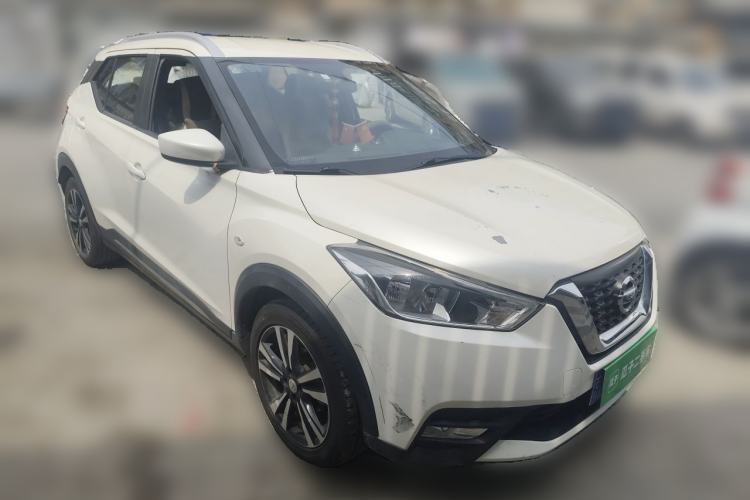 Used Nissan Kicks 2017 1.5L CVT Cool Enjoy Edition Front Right 45 Deg
