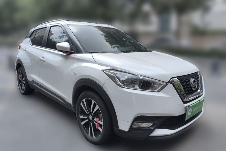 Used Nissan Kicks 2017 1.5L CVT Cool Enjoy Edition Front Right 45 Deg