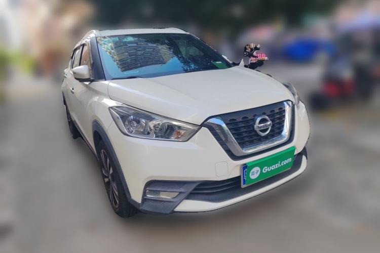 Used Nissan Kicks 2017 1.5L CVT Smart Drive Edition Front Right 45 Deg