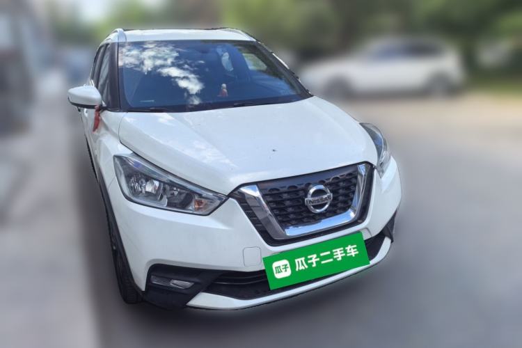 Used Nissan Kicks 2017 1.5L CVT Cool Enjoy Edition Front Right 45 Deg