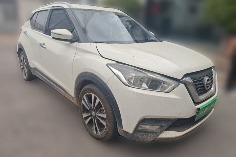Used Nissan Kicks 2017 1.5L CVT Smart Drive Edition Front Right 45 Deg