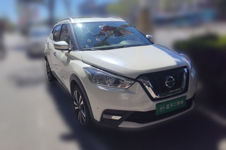 Used Nissan Kicks 2017 1.5L CVT Smart Drive Edition Front Right 45 Deg