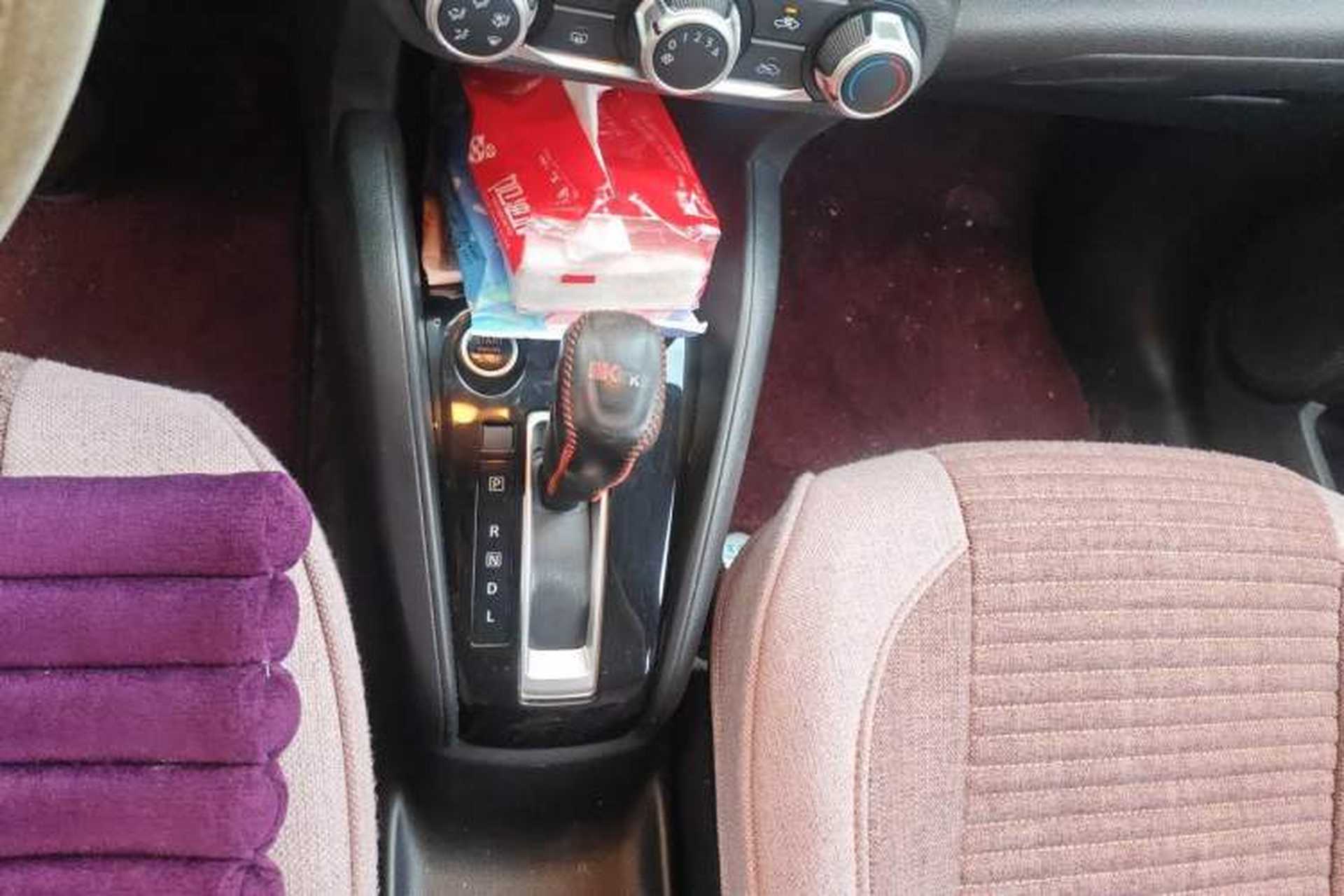Used Nissan Kicks 2017 1.5L CVT Smart Drive Edition Gear Lever