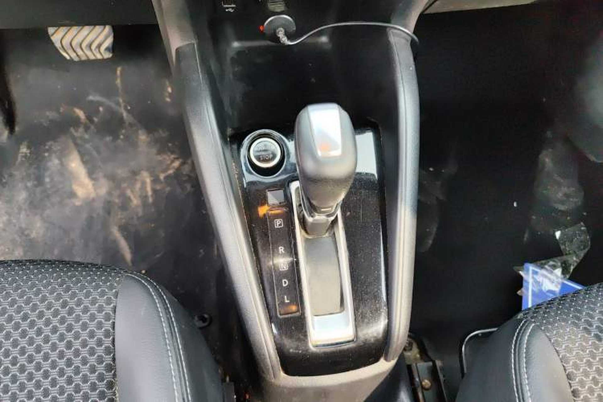 Used Nissan Kicks 2017 1.5L CVT Smart Drive Edition Gear Lever