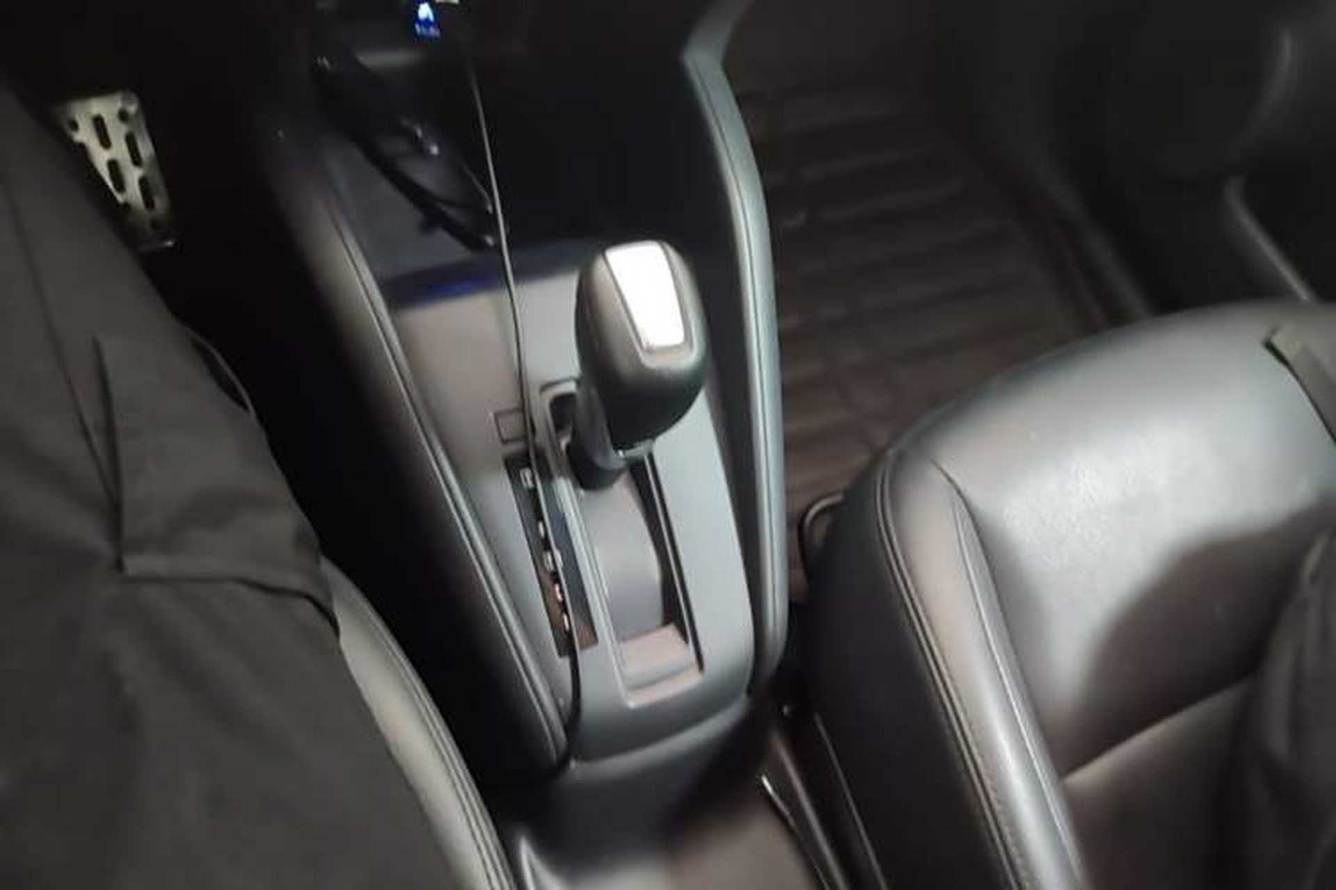 Used Nissan Kicks 2017 1.5L CVT Cool Enjoy Edition Gear Lever