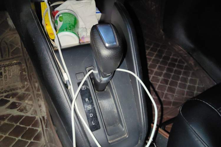 Used Nissan Kicks 2017 1.5L CVT Cool Enjoy Edition Gear Lever