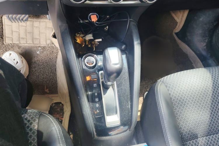 Used Nissan Kicks 2017 1.5L CVT Smart Drive Edition Gear Lever