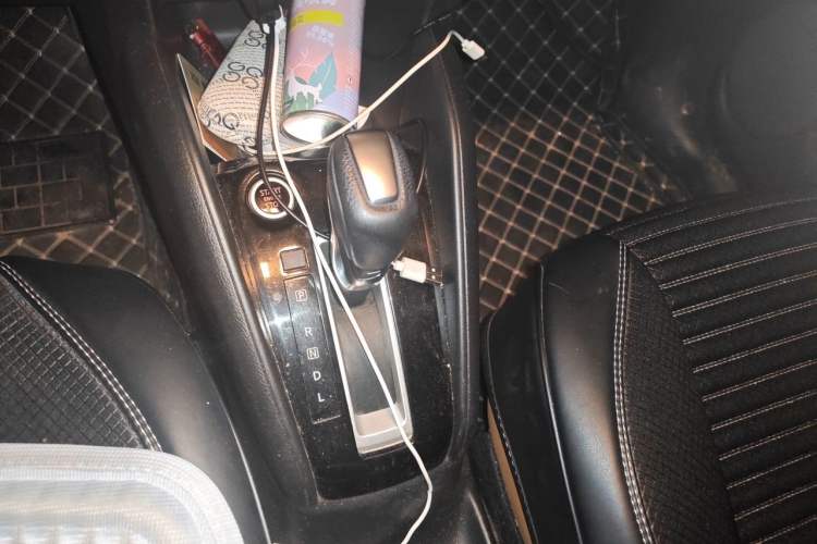 Used Nissan Kicks 2017 1.5L CVT Smart Drive Edition Gear Lever
