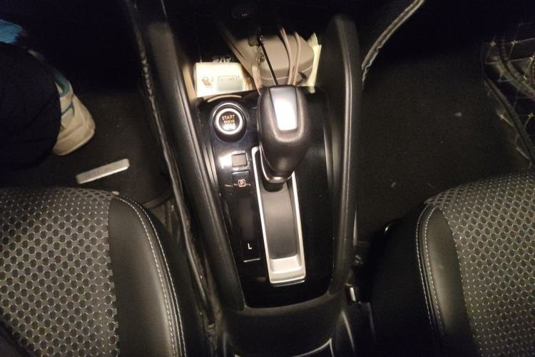 Used Nissan Kicks 2017 1.5L CVT Smart Drive Edition Gear Lever