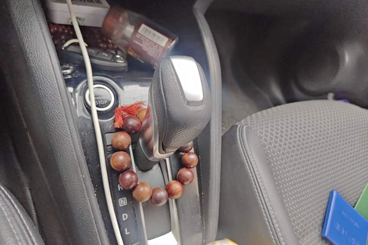 Used Nissan Kicks 2017 1.5L CVT Smart Drive Edition Gear Lever