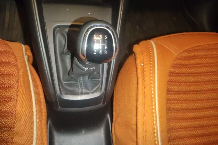 Used Nissan Kicks 2017 1.5L Manual Cool Dynamic Edition Gear Lever