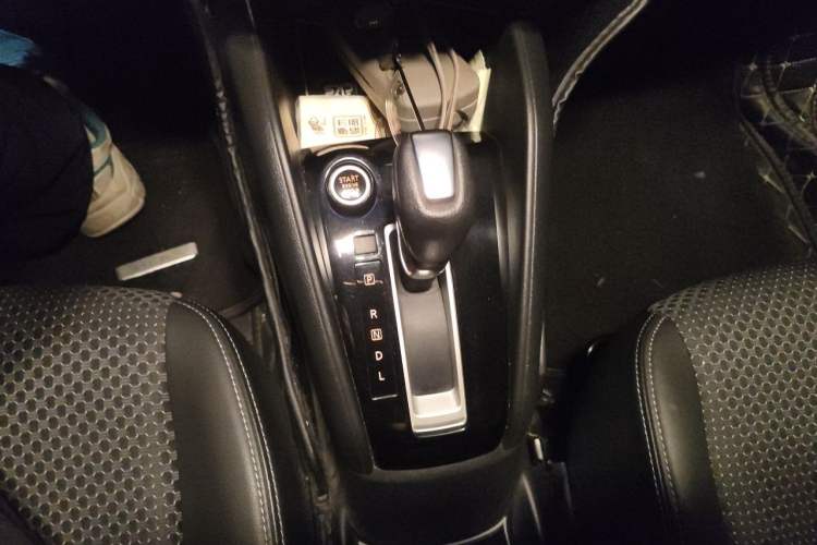 Used Nissan Kicks 2017 1.5L CVT Smart Drive Edition Gear Lever