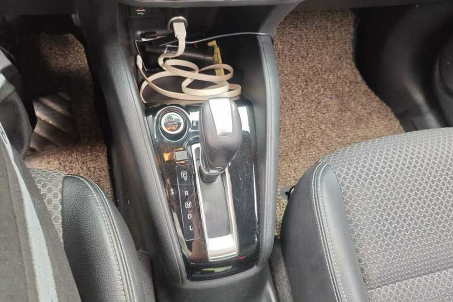 Used Nissan Kicks 2017 1.5L CVT Smart Edition Gear Lever