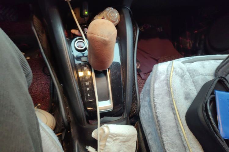 Used Nissan Kicks 2017 1.5L CVT Smart Drive Edition Gear Lever