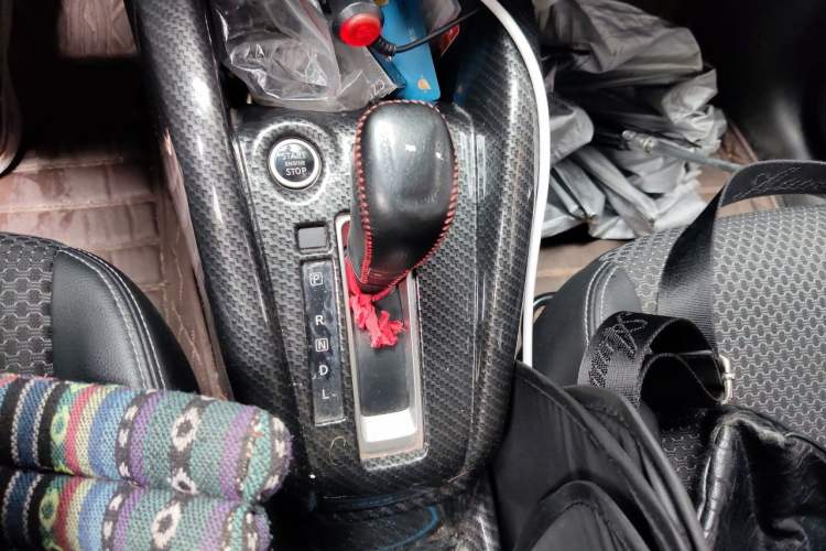 Used Nissan Kicks 2017 1.5L CVT Smart Drive Edition Gear Lever