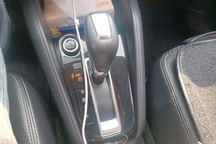 Used Nissan Kicks 2017 1.5L CVT Smart Drive Edition Gear Lever