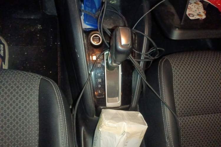 Used Nissan Kicks 2017 1.5L CVT Smart Drive Edition Gear Lever