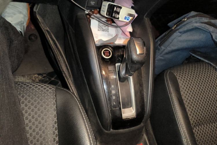 Used Nissan Kicks 2017 1.5L CVT Smart Drive Edition Gear Lever