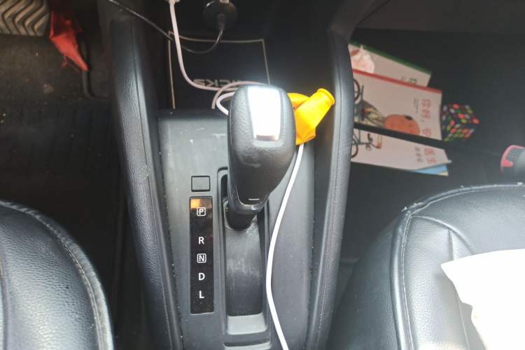 Used Nissan Kicks 2017 1.5L CVT Cool Enjoy Edition Gear Lever