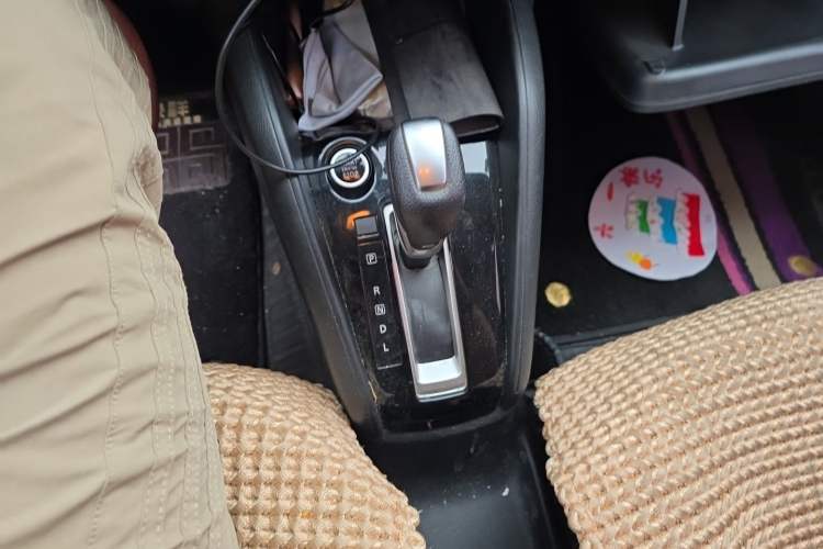 Used Nissan Kicks 2017 1.5L CVT Smart Drive Edition Gear Lever