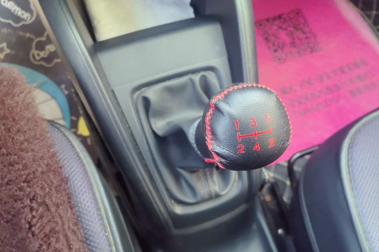 Used Nissan Kicks 2017 1.5L Manual Cool Dynamic Edition Gear Lever