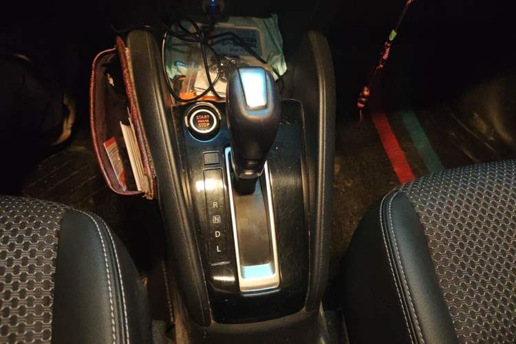 Used Nissan Kicks 2017 1.5L CVT Smart Edition Gear Lever