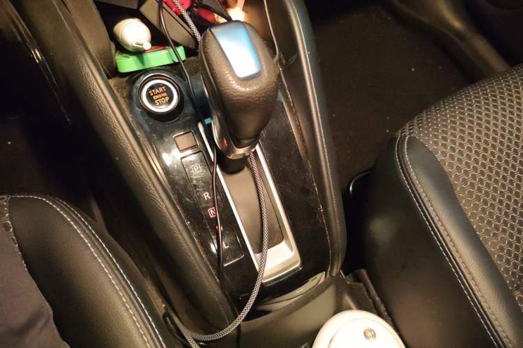 Used Nissan Kicks 2017 1.5L CVT Smart Edition Gear Lever