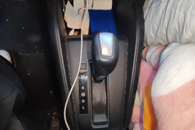 Used Nissan Kicks 2017 1.5L CVT Cool Enjoy Edition Gear Lever