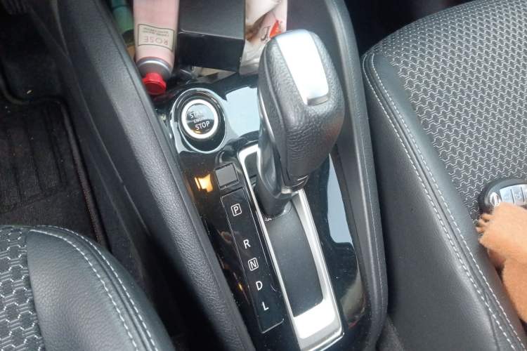 Used Nissan Kicks 2017 1.5L CVT Smart Drive Edition Gear Lever