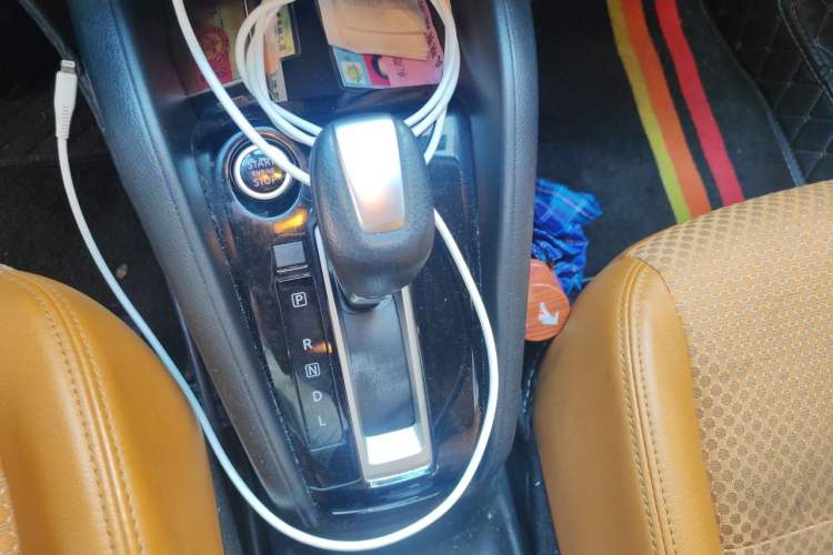 Used Nissan Kicks 2017 1.5L CVT Smart Drive Edition Gear Lever