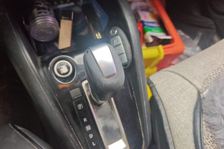 Used Nissan Kicks 2017 1.5L CVT Smart Drive Edition Gear Lever