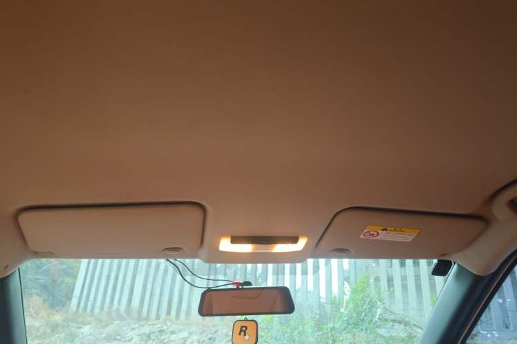 Used Nissan Kicks 2017 1.5L CVT Cool Enjoy Edition Headliner