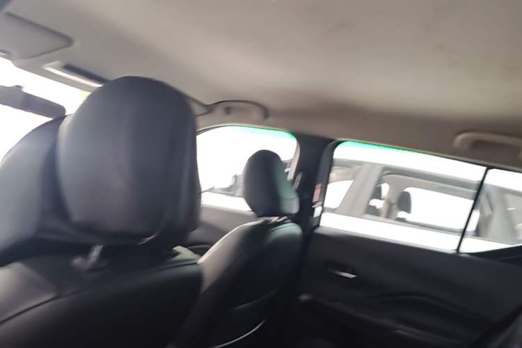 Used Nissan Kicks 2017 1.5L CVT Cool Enjoy Edition Headliner