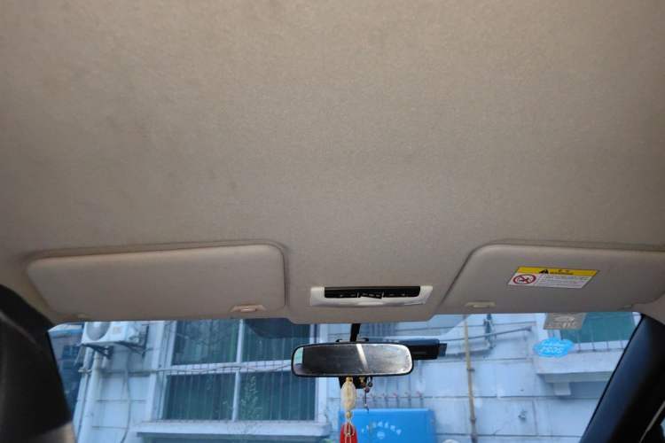 Used Nissan Kicks 2017 1.5L CVT Cool Enjoy Edition Headliner