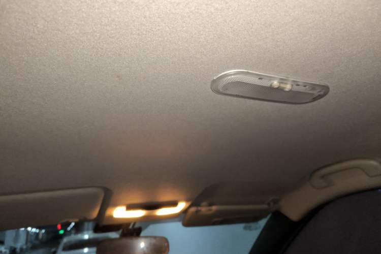 Used Nissan Kicks 2017 1.5L CVT Smart Drive Edition Headliner