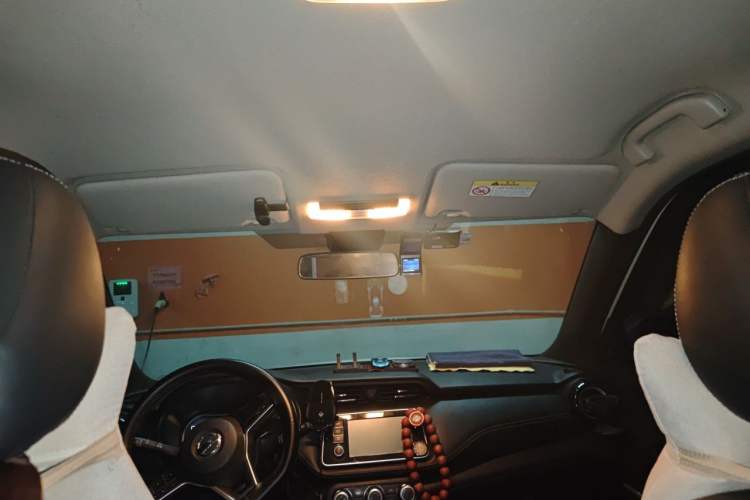 Used Nissan Kicks 2017 1.5L CVT Smart Edition Headliner