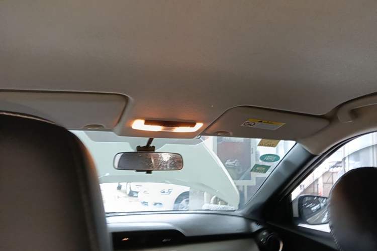 Used Nissan Kicks 2017 1.5L CVT Cool Enjoy Edition Headliner