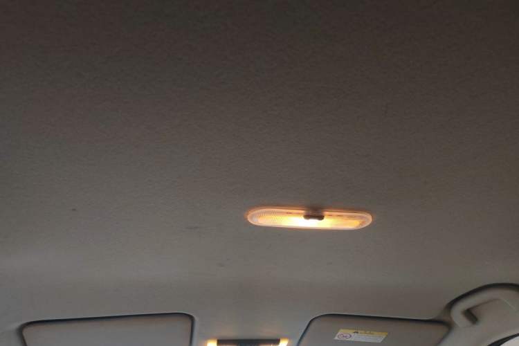 Used Nissan Kicks 2017 1.5L CVT Smart Drive Edition Headliner