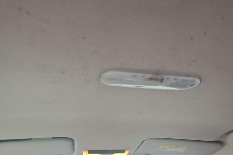 Used Nissan Kicks 2017 1.5L CVT Smart Drive Edition Headliner