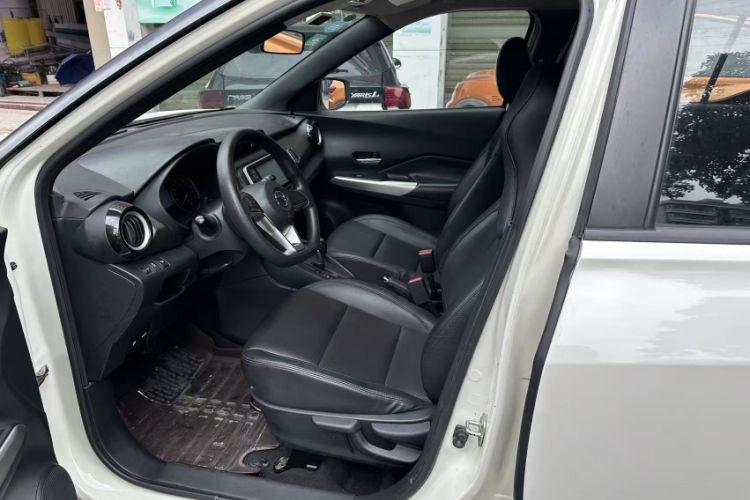 Used Nissan Kicks 2017 1.5L CVT Cool Enjoy Edition Interior 2