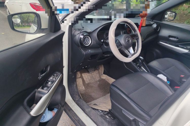 Used Nissan Kicks 2017 1.5L CVT Smart Drive Edition Interior 3
