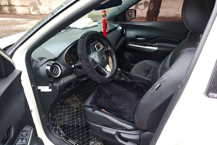 Used Nissan Kicks 2017 1.5L CVT Smart Drive Edition Interior 3