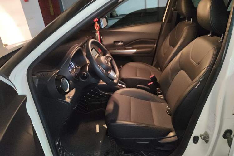 Used Nissan Kicks 2017 1.5L CVT Smart Drive Edition Interior 3