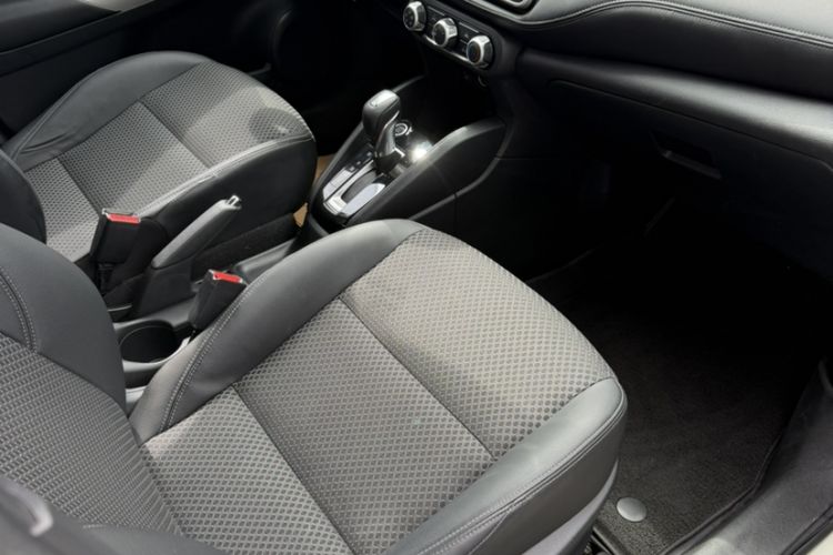 Used Nissan Kicks 2017 1.5L CVT Smart Drive Edition Interior 3