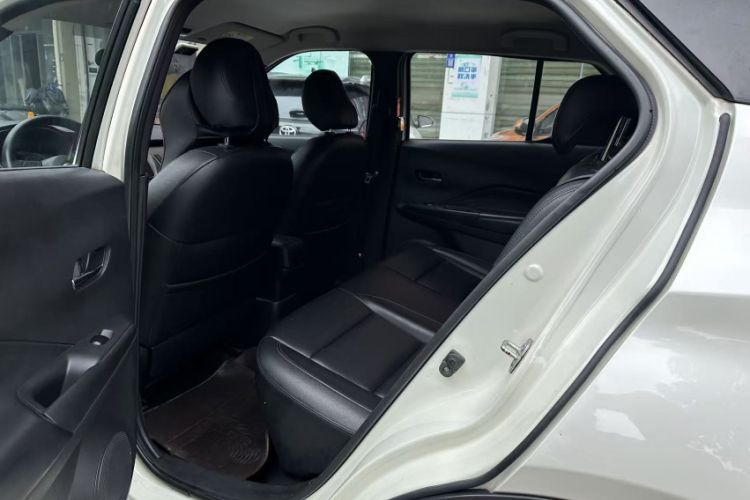 Used Nissan Kicks 2017 1.5L CVT Cool Enjoy Edition Interior 4