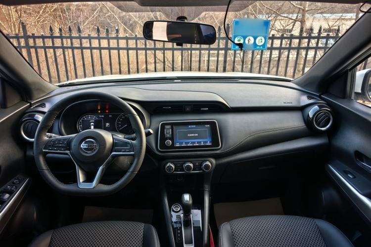 Used Nissan Kicks 2017 1.5L CVT Smart Drive Edition Interior 5