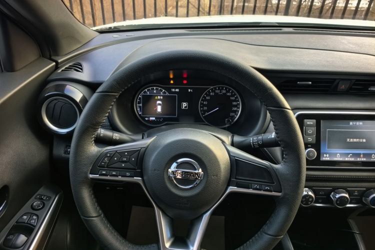 Used Nissan Kicks 2017 1.5L CVT Smart Drive Edition Interior 6