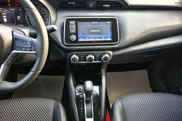 Used Nissan Kicks 2017 1.5L CVT Smart Drive Edition Interior 7