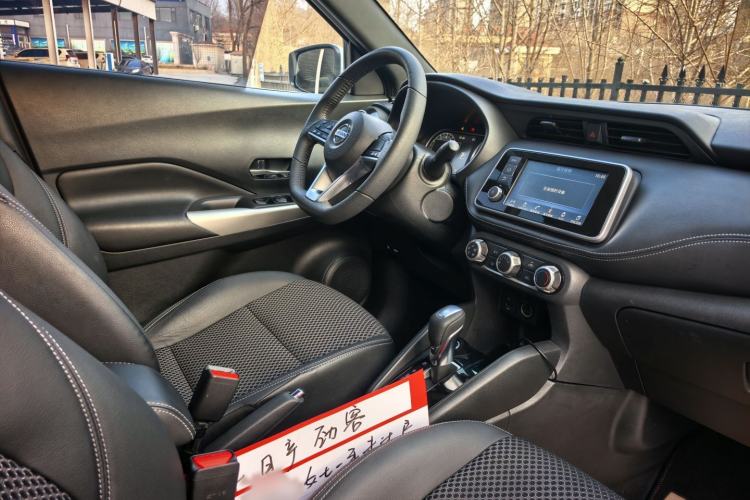 Used Nissan Kicks 2017 1.5L CVT Smart Drive Edition Interior 9